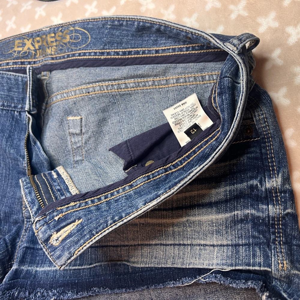 Express Distressed Denim Shorts - Picture 6 of 6